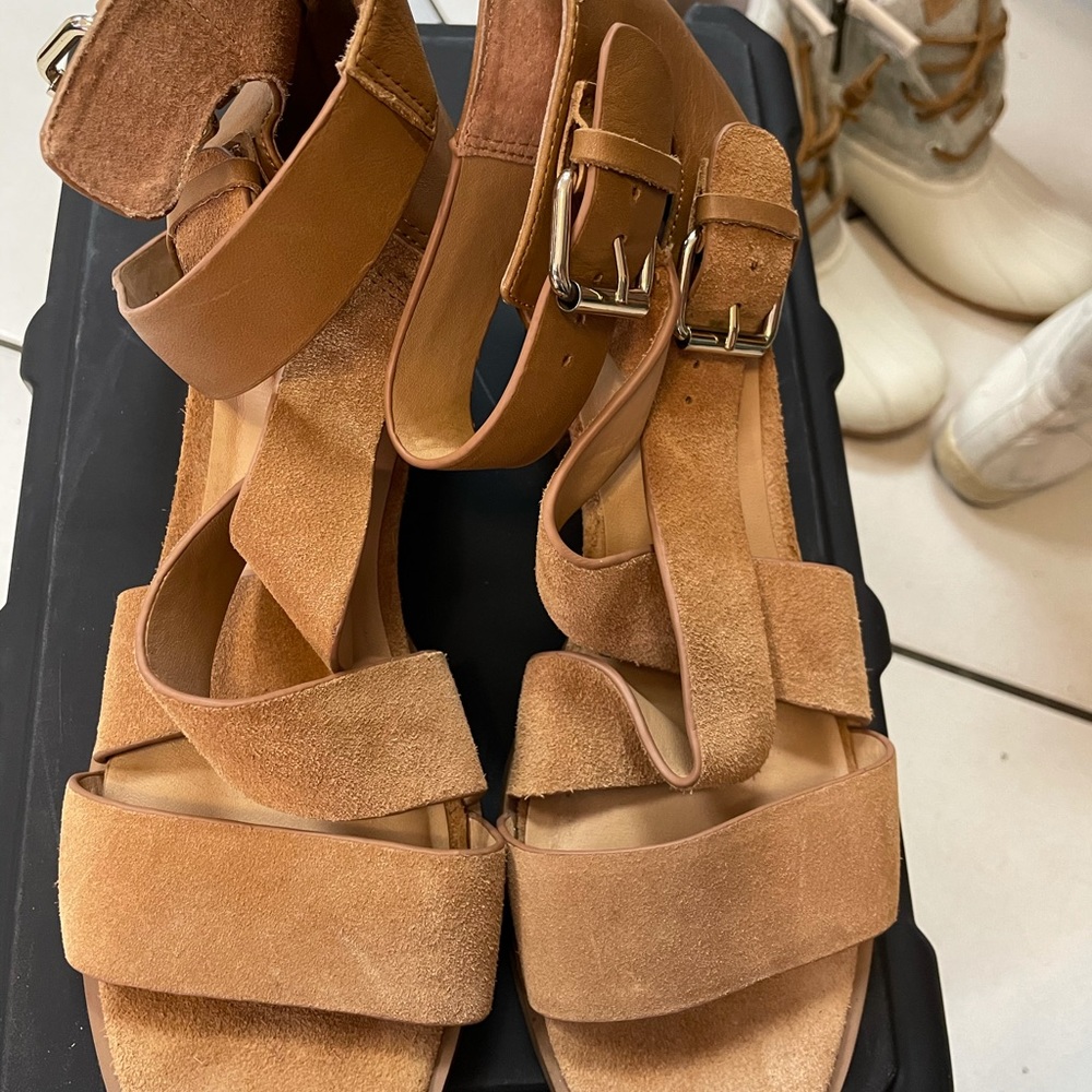 Steven by Steve Madden suede low heeled Elinda.